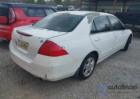 2006 Honda Accord 2.4 Ex z USA, uszkodzony, nr VIN 1HGCM56826A087108